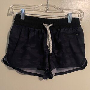Vuori Women’s Clementine Shorts Black Camo Size Extra Small